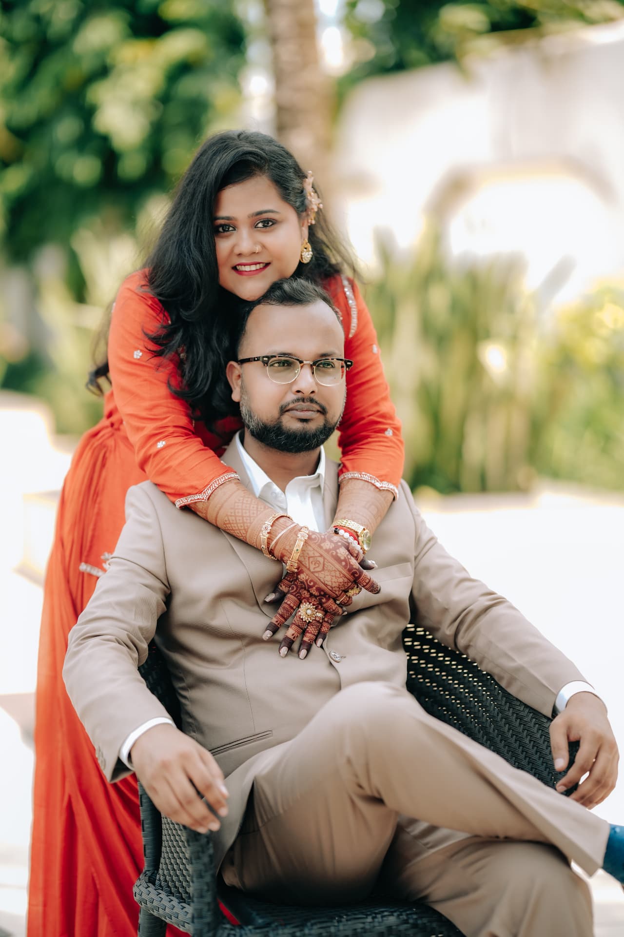 Survi resting her arms around Kunal
